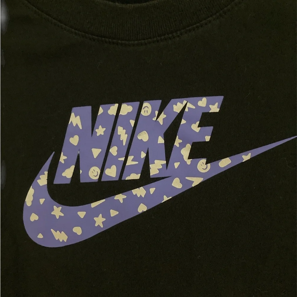 Nike black with purple swoop girls T-shirt Size Medium EUC